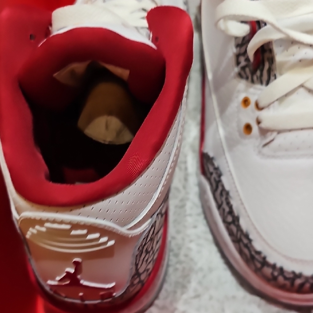 Mint Jordan 3 Red And White With Box Imperfection On Left Shoe (Jordan Logo) - Picture 5 of 9